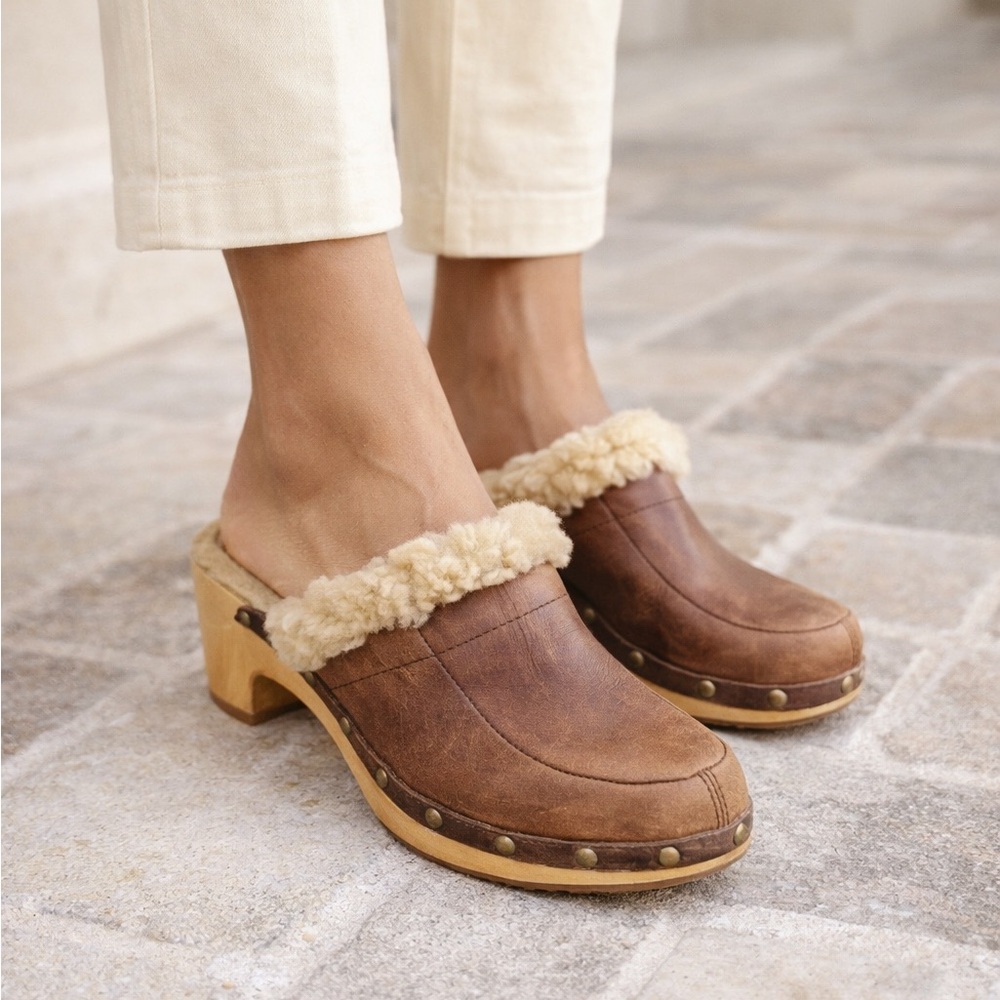 UGG Australia Sz 8 Shearling Clogs Leather Mules Cozy Boho Winter  Shoes Luxury